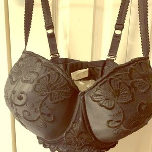 LACE EMBELLISHED BLACK BRA